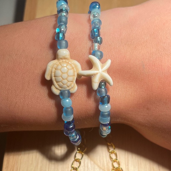 Handmade pack of matching blue beaded bracelets beach theme gold turtle starfish - Picture 6 of 8